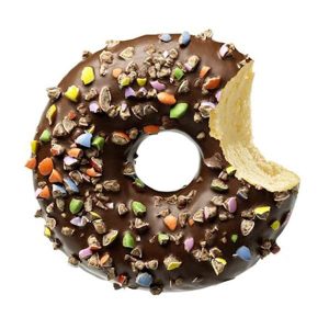 Донат CRUSHED CANDY DARK з шоколадною глазур’ю та подрібненими шоколадними цукерками ТМ La Lorraine 57г